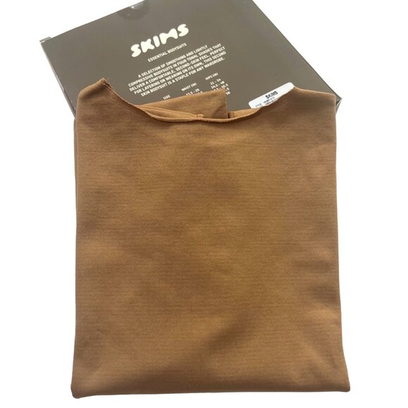 SKIMS Essential Crew Neck Sleeveless Bodysuit Camel 2X/3X - Picture 6 of 10